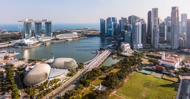 AdobeStock_1482398247_SingaporeSkylineMarinaBayArielView