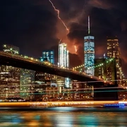 AdobeStock_238831983_lightning_strike_over_brooklyn_bridge