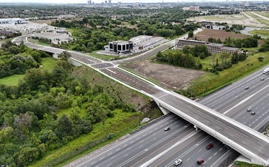 Highway 404 crossing between Markham and Richmond Hill