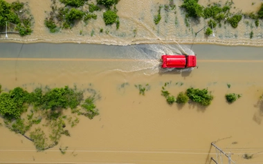Red-lorry-through-flood