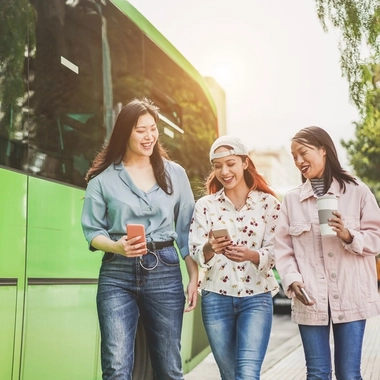 Singapore bus_AdobeStock_283177419.jpeg