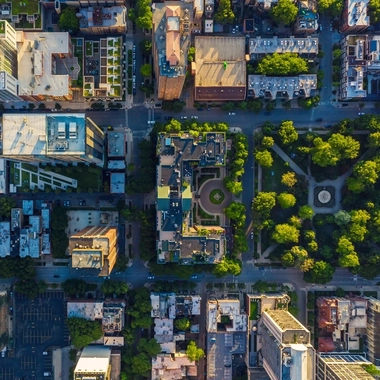 Top down aerial view of Chicago Downtown urban grid with park.jpeg