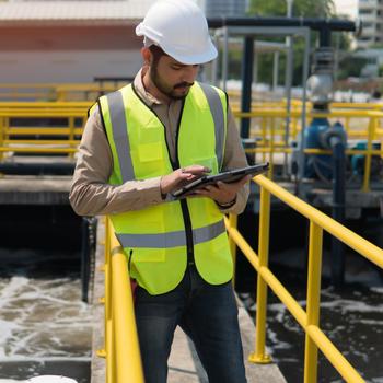 AdobeStock_485335817_wastewater_treatment_inspection
