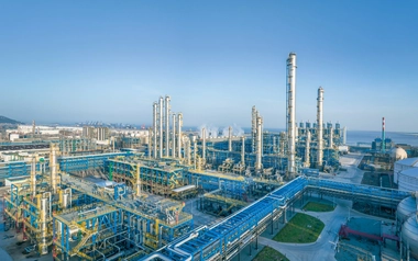 Oil refinery and petrochemical industrial plant