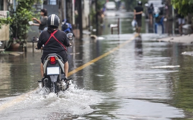 Flooded road in the Philippines