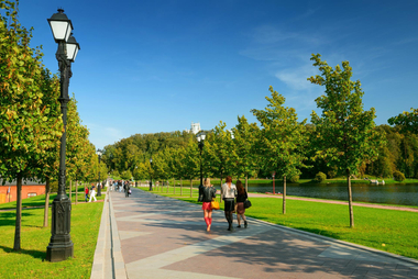 AdobeStock_66096881_People_walking_in_the_park