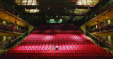 GHDWoodHead_vodafone_red_chairs