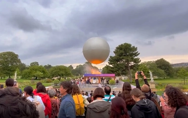 Paris-Olympics-2024-Balloon-Crowd-Shot