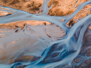 vue aérienne des rivières glaciaires