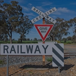  safety risks at level crossings.jpg