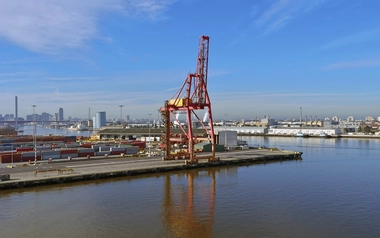 Large gantry crane in Melbourne harbour