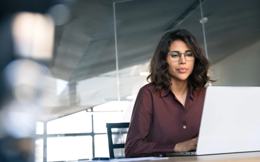 AdobeStock_1074464162_woman_on_computer.jpeg