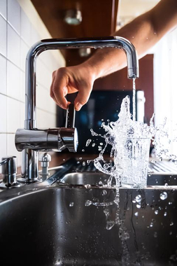 AdobeStock_431926984_kitchen_faucet